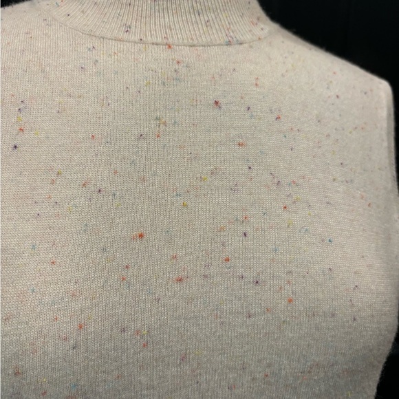 Cupcakes and Cashmere Sleeveless Top - Picture 2 of 5